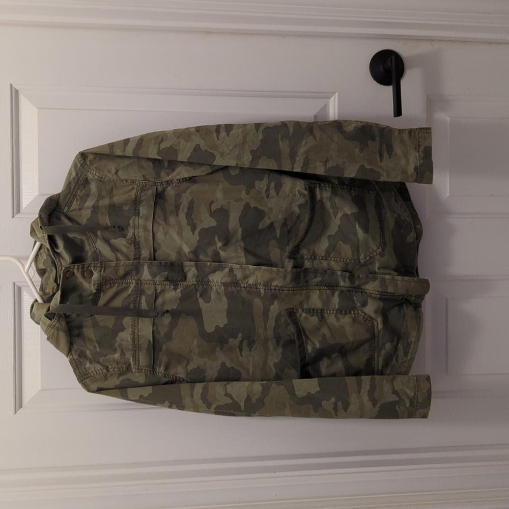 Camo jacket - like new Pnk3